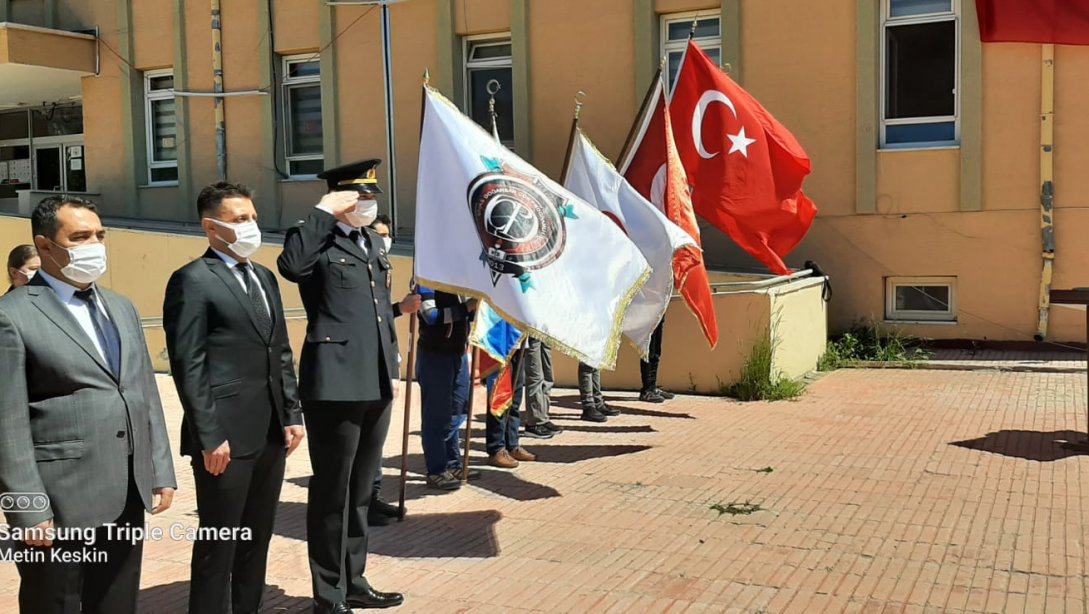19 Mayıs Atatürk'ü Anma Gençlik ve Spor Bayramı Çelenk Sunma Töreni Yapıldı.