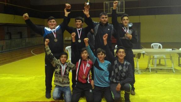 Okullar Arası Güreş Turnuvasında  Toplamda 24 Madalya