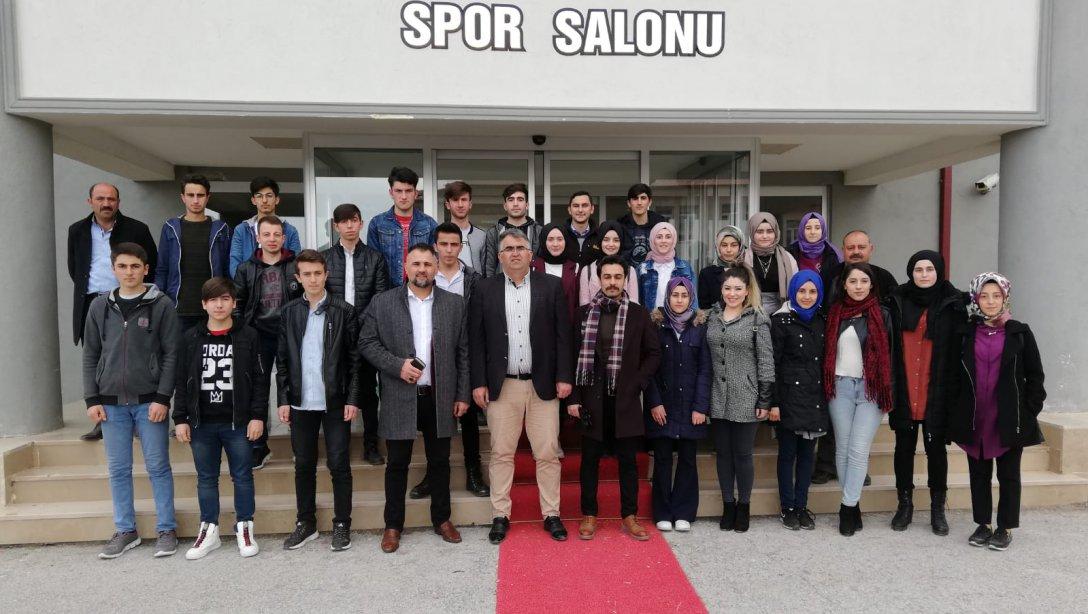 Doğanşar Çok Programlı Anadolu Lisesi 12. Sınıf Öğrencilerine yönelik Cumhuriyet Üniversitesine Gezi düzenlendi.