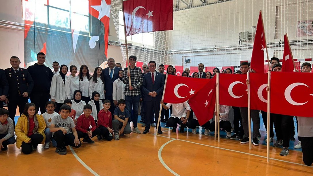 İlçemizde Atatürkü Anma Gençlik ve Spor Bayramı coşkuyla kutlandı.