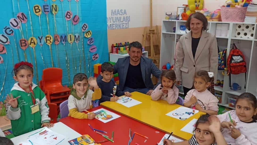 İlçe Milli Eğitim Şube Müdürümüz Hacer ŞENSES TEMİZ İlçemiz okullarını ziyaret etti. Okul Müdürlerimizle yıl sonu  eğitim öğretim hakkında istişarede bulundu.